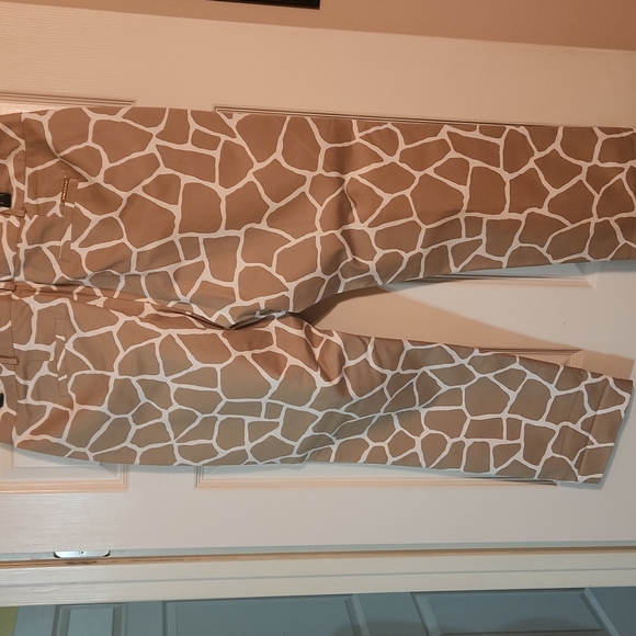 Women leopard patterned ankle length pants. Tan/ off white - Picture 3 of 7